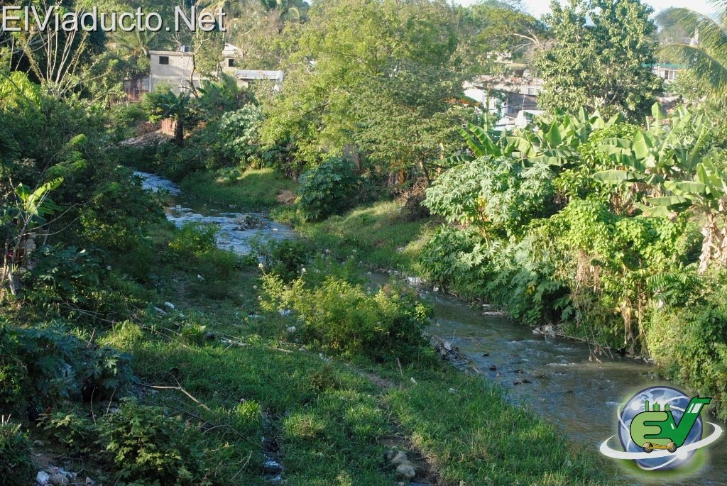 Rio Moca (vista desde el puente de Los Lopez)